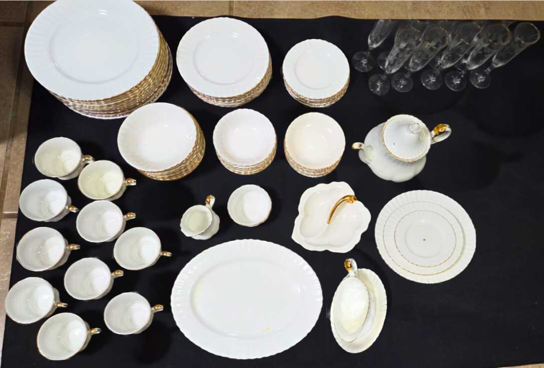 Vintage ~ 1960 Royal Albert Val D’or Snow Queen 96 Piece England Bone China Set POS Nerds