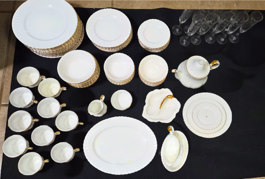 Vintage ~ 1960 Royal Albert Val D’or Snow Queen 96 Piece England  Bone China Set POS Nerds