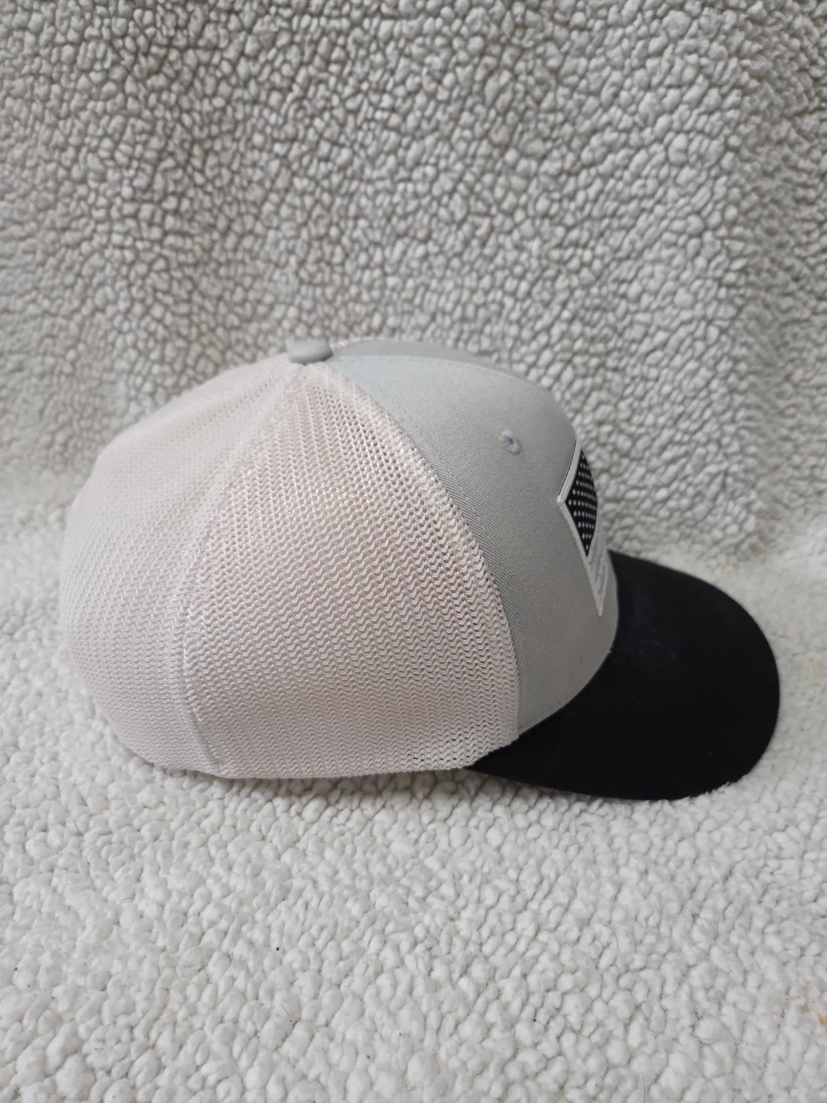 Columbia PFG Fish Flag Mesh Flex Hat - Gray/Black ~ One Size POS Nerds
