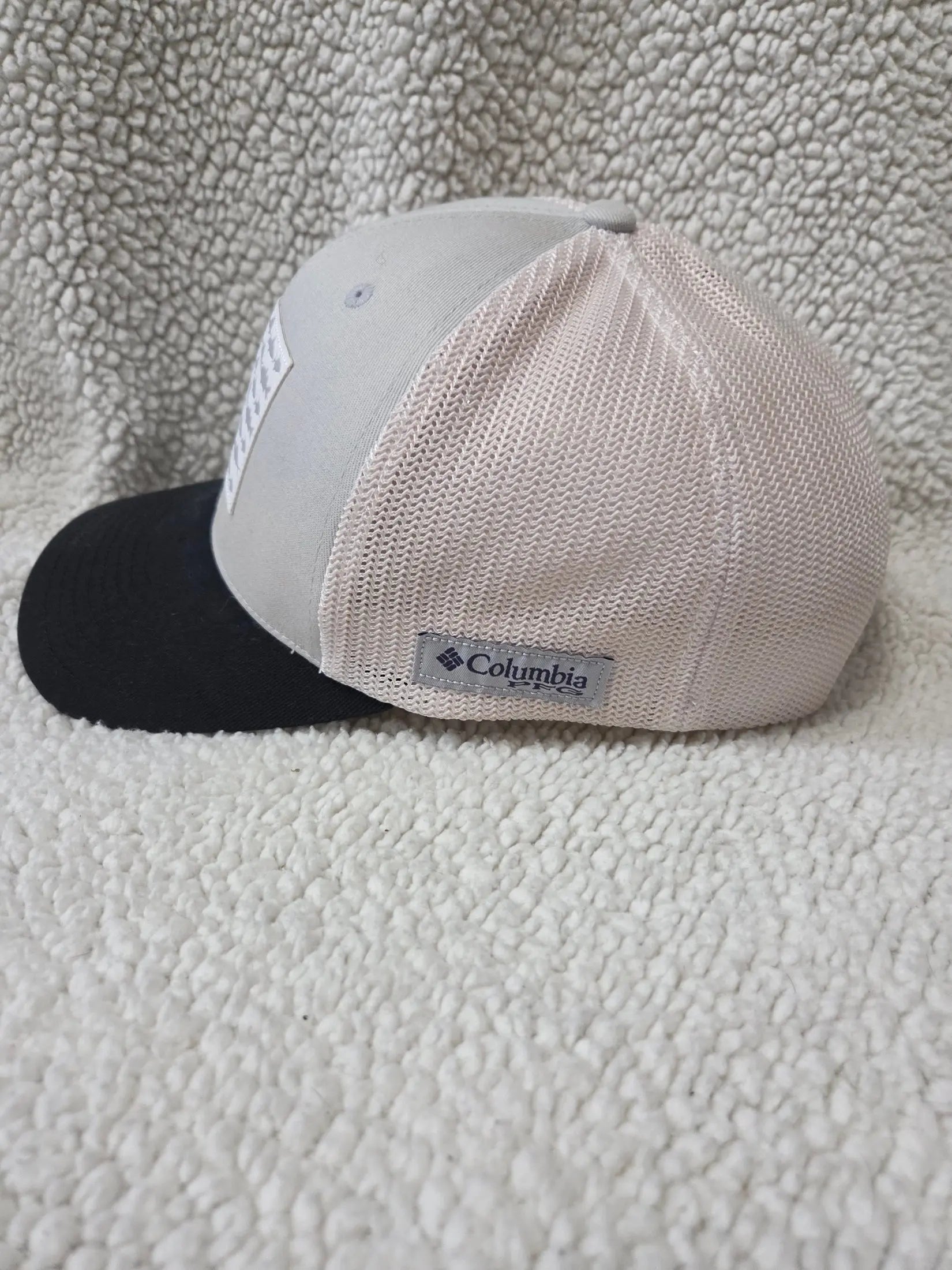 Columbia PFG Fish Flag Mesh Flex Hat - Gray/Black ~ One Size POS Nerds