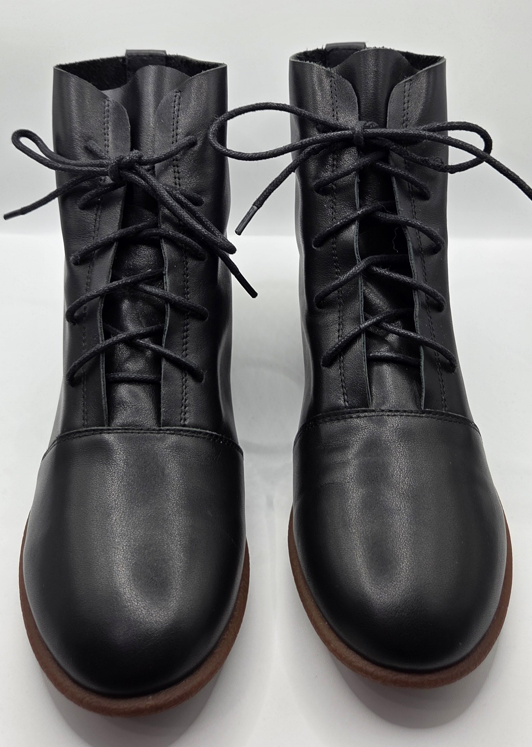 Painted Shell Black Leather Minimalist Lace Up Cap Toe Ankle Boots- EU 38/ 7.5-8 POS Nerds