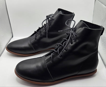 Painted Shell Black Leather Minimalist Lace Up Cap Toe Ankle Boots- EU 38/ 7.5-8 POS Nerds