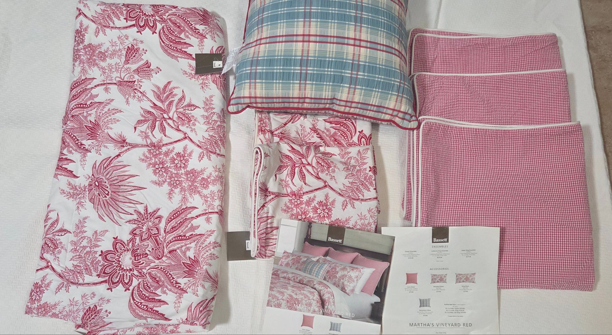 RARE *BNWT* Bassett~ Martha's Vineyard Red Super King Bedding Set/ Ensemble POS Nerds