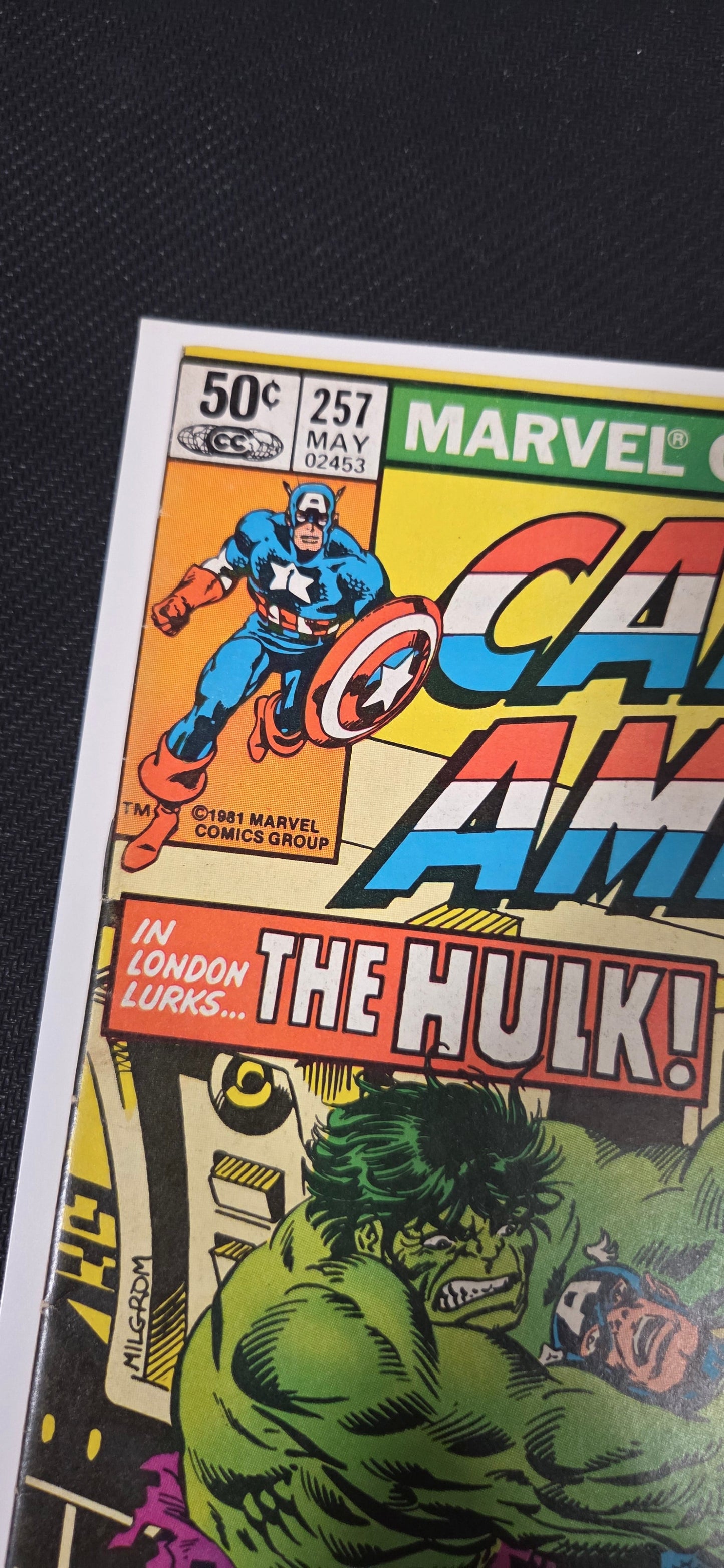 Captain America #257 Newsstand (1981) Marvel Comics - Cap vs Hulk Battle POS Nerds