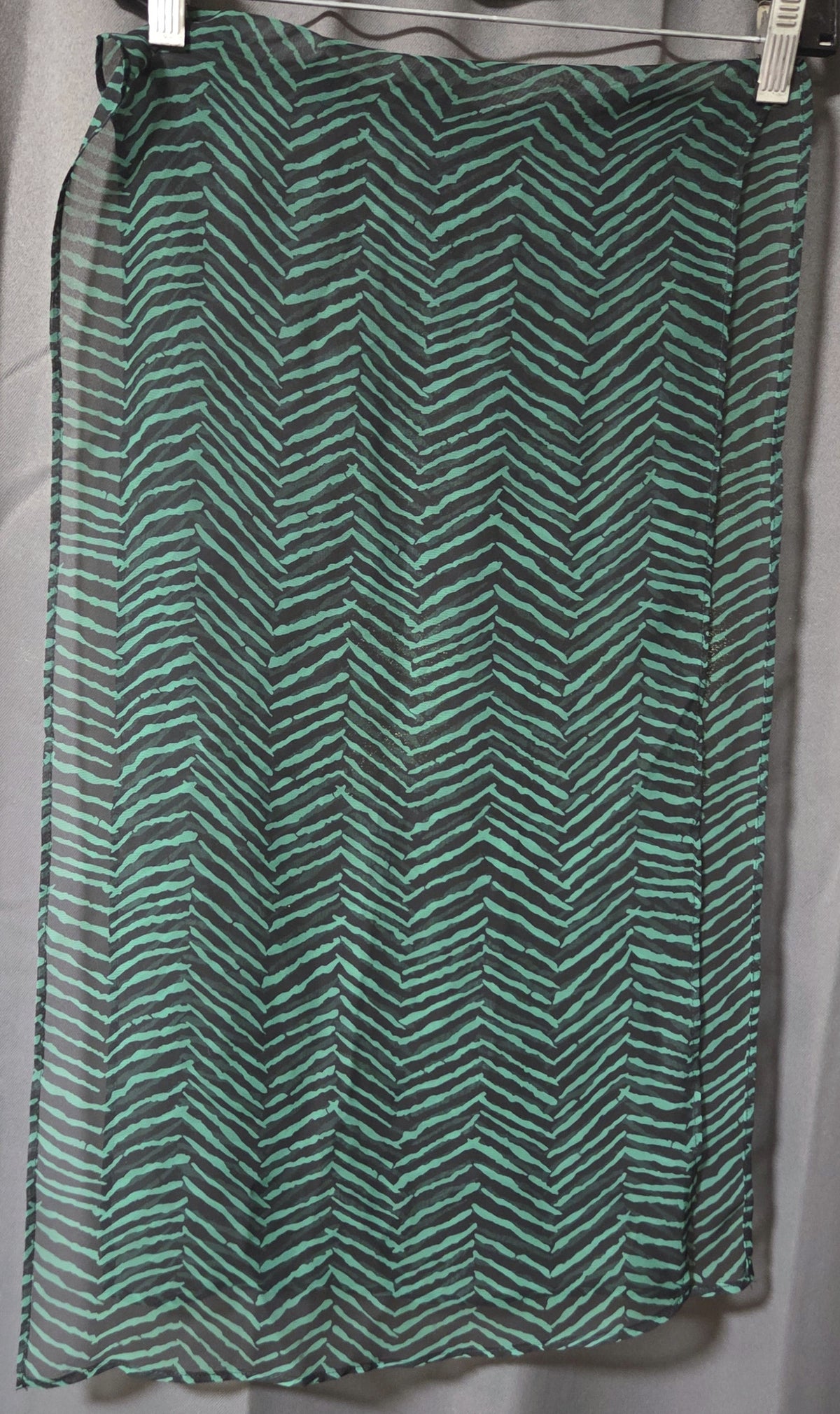 Vintage Sheer Chevron Scarf Green & Black Zigzag Pattern Lightweight Wrap POS Nerds