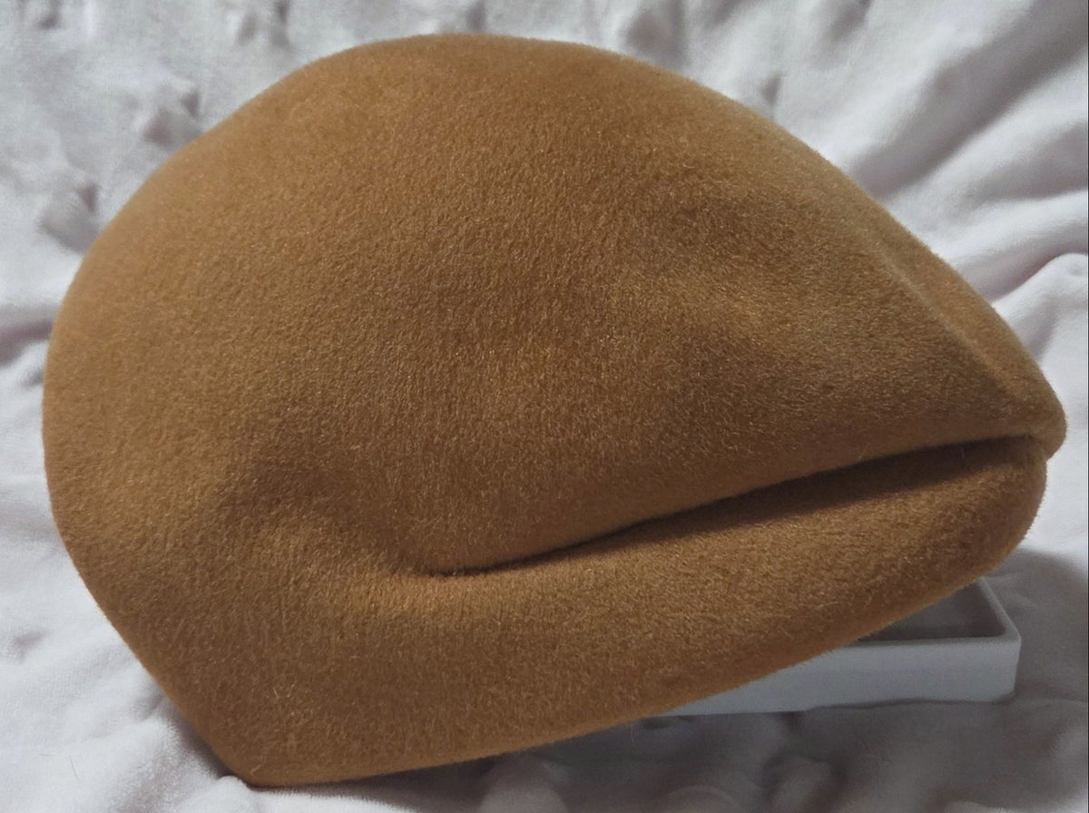 Vintage "Sandswept" 100% Wool Camel / Tan Beret / Cloche Hat – Size 22 POS Nerds