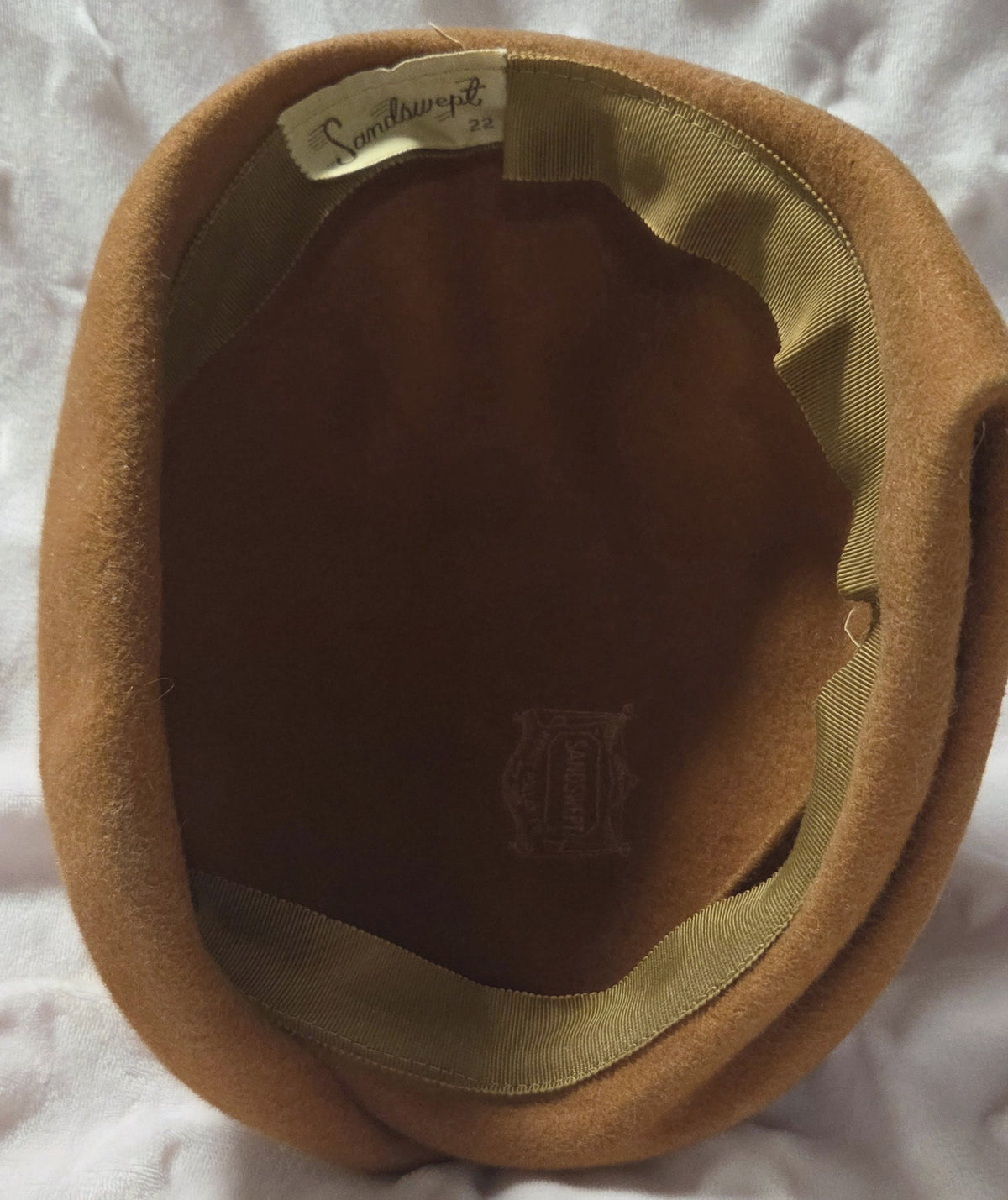 Vintage "Sandswept" 100% Wool Camel / Tan Beret / Cloche Hat – Size 22 POS Nerds