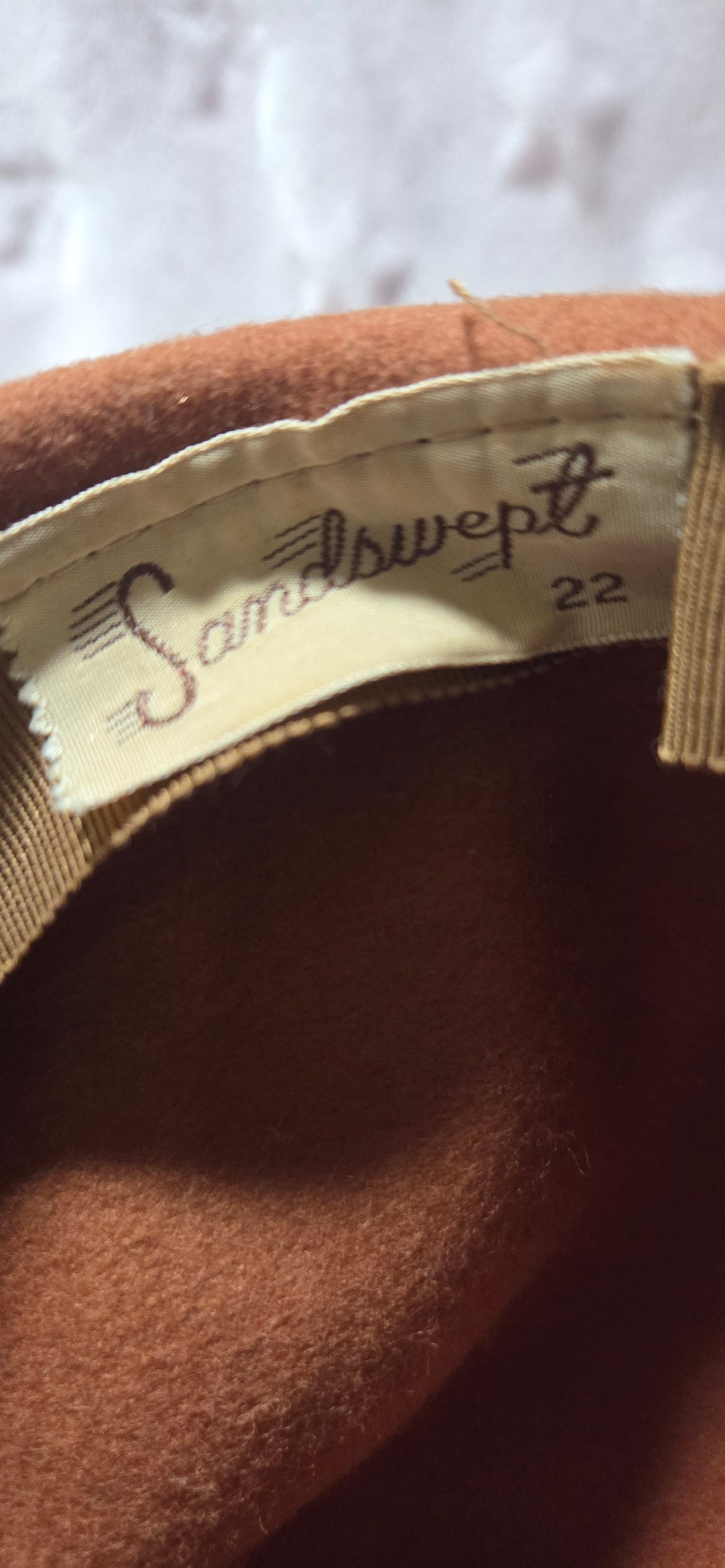 Vintage "Sandswept" 100% Wool Camel / Tan Beret / Cloche Hat – Size 22 POS Nerds