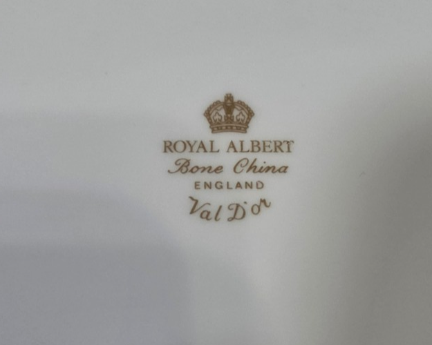 Vintage ~ 1960 Royal Albert Val D’or Snow Queen 96 Piece England  Bone China Set POS Nerds